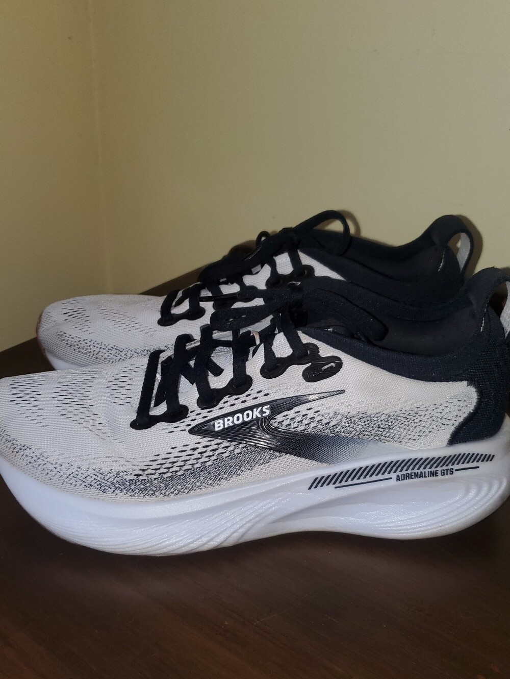 Brooks Adrenaline GTS 25 Athletic Shoes Sz 8